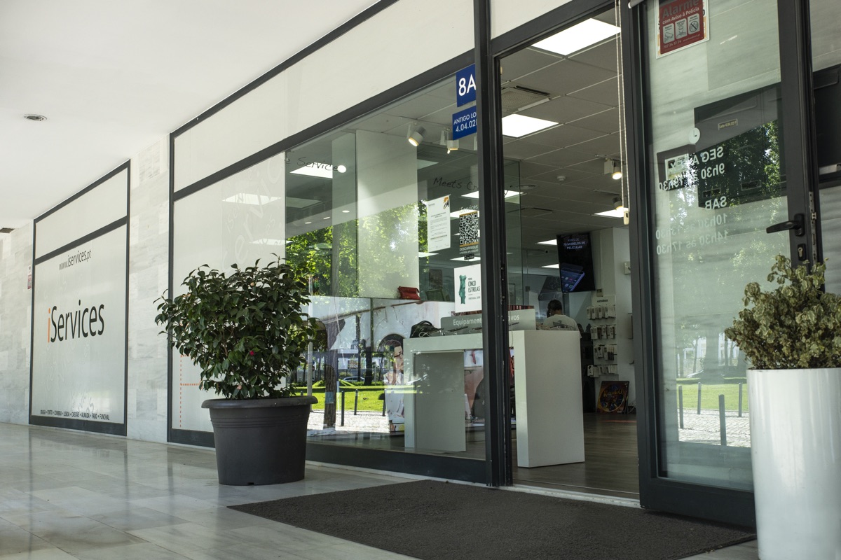 Het interieur van de eerste iServices-winkel